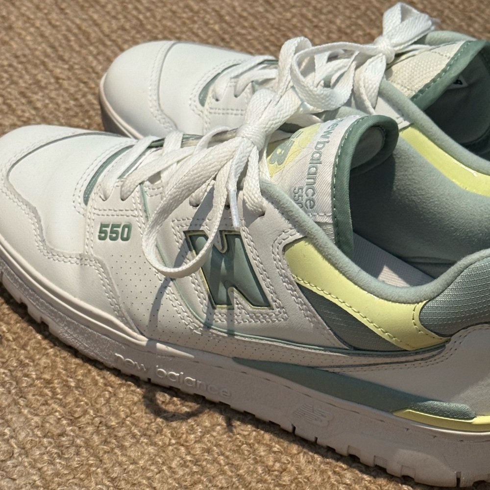 New Balance Women's 550 White and Light Green Sneakers. Women’s Size 10.